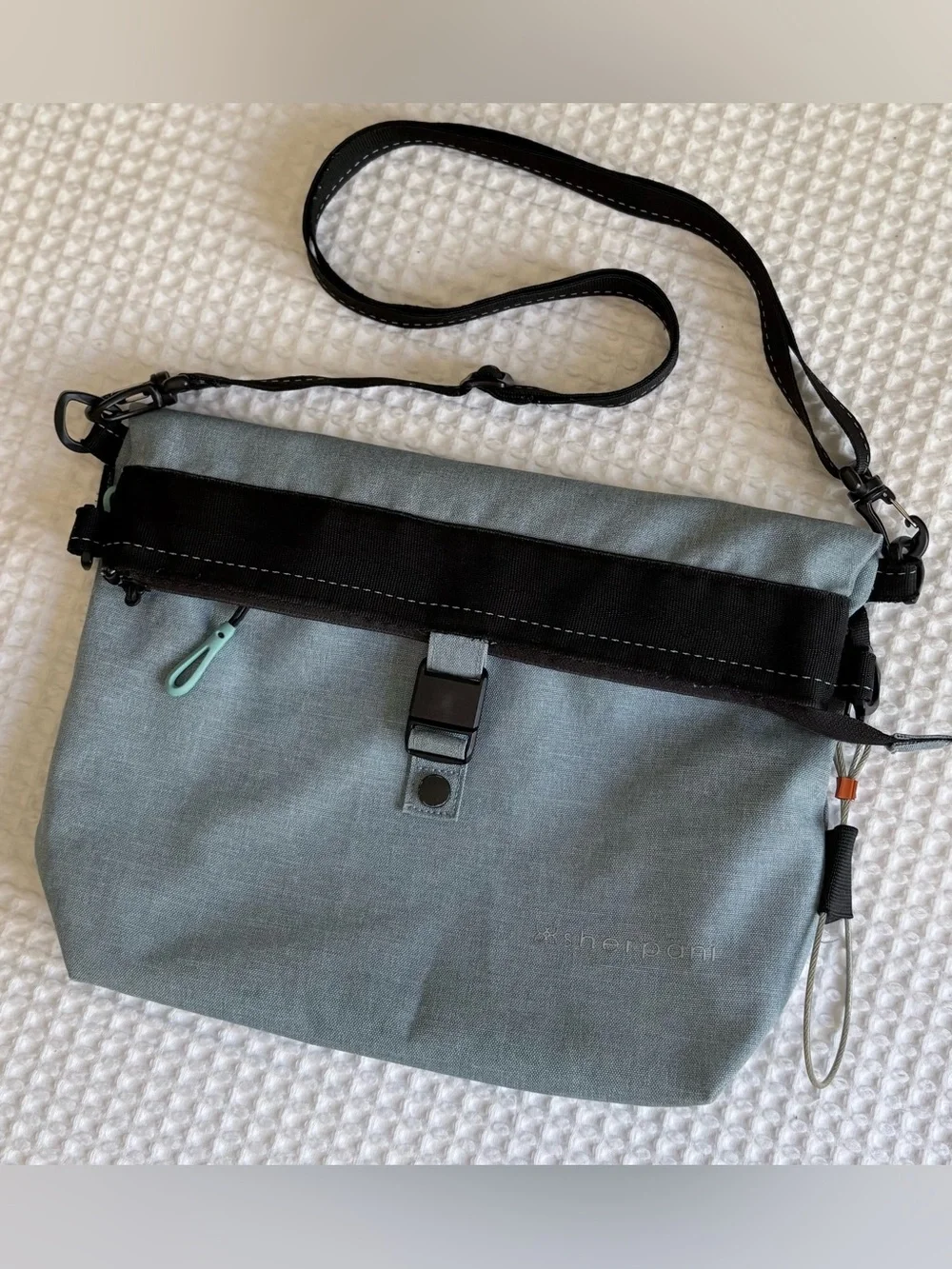 Sherpani Viso fold-over bag